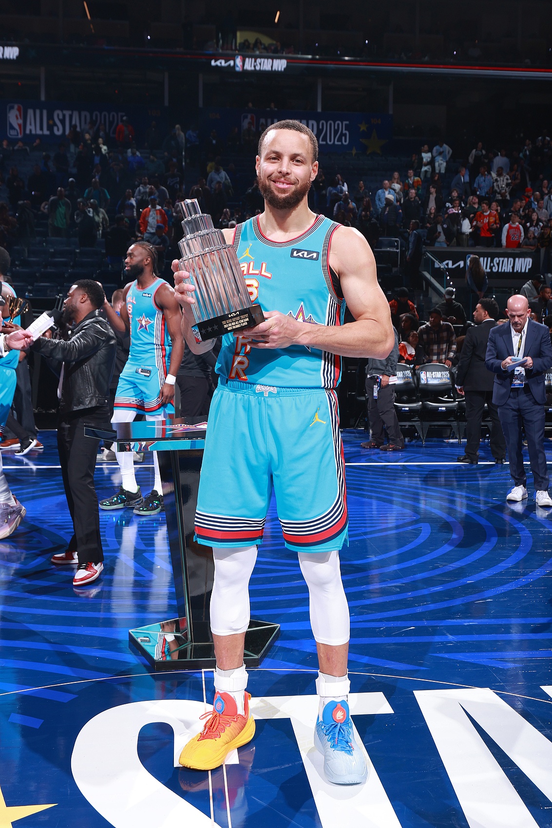利拉德：比赛中我确认库里会得到MVP 你得看观众什么时候呼声最大
